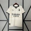 Maillot AC Milan x Pleasures Fourth Blanc 2024/2025, face avant sur fond grillagé