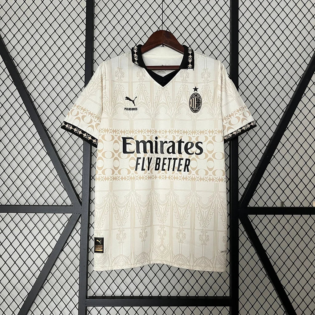 Maillot AC Milan x Pleasures Fourth Blanc 2024/2025, face avant sur fond grillagé