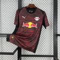 Maillot RB Leipzig Third 2025/2026, face avant sur fond grillagé