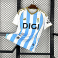 Maillot Real Oviedo Third 2025/2026 sur fond grillagé