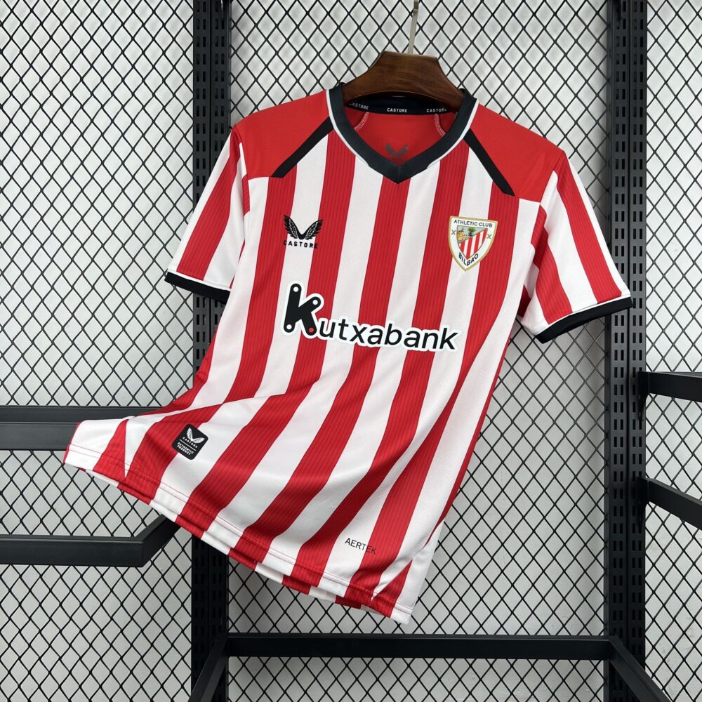 Maillot Athletic Bilbao Domicile 2026/2027 sur fond grillagé