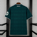 Maillot Real Madrid Extérieur 2026/2027 vue arrière sur fond grillagé
