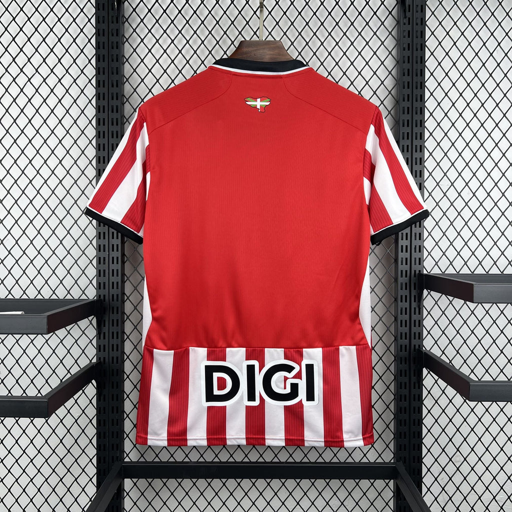 Maillot Athletic Bilbao Domicile 2026/2027 vue arrière sur fond grillagé