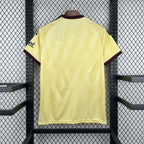 Maillot Arsenal Third 2026/2027 vue arrière sur fond grillagé