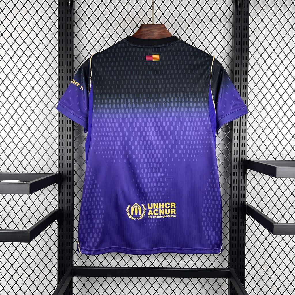 Maillot FC Barcelone Extérieur 2026/2027 vue arrière sur fond grillagé