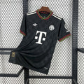 Maillot Bayern Munich Third 2025/2026 sur fond grillagé