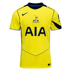 Maillot Tottenham Third 2025/2026 sur fond grillagé